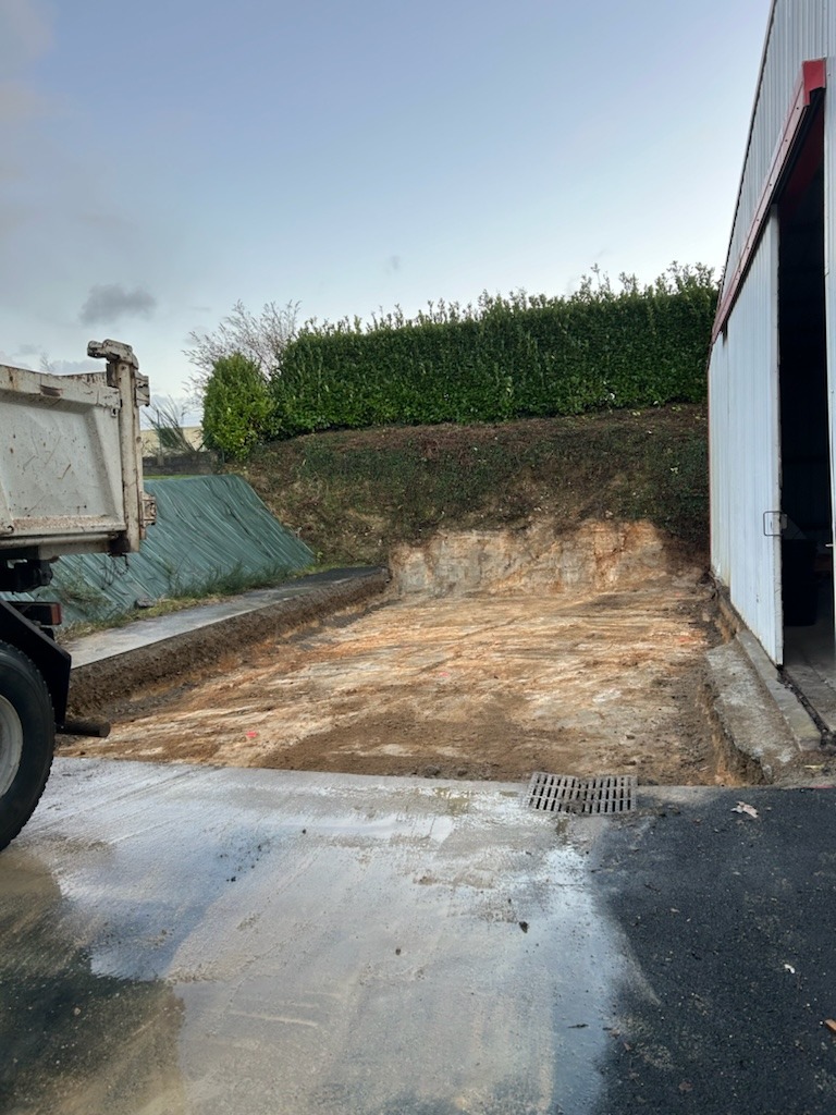 Terrassement d'une extension de bâtiment, chantier sur Quimper